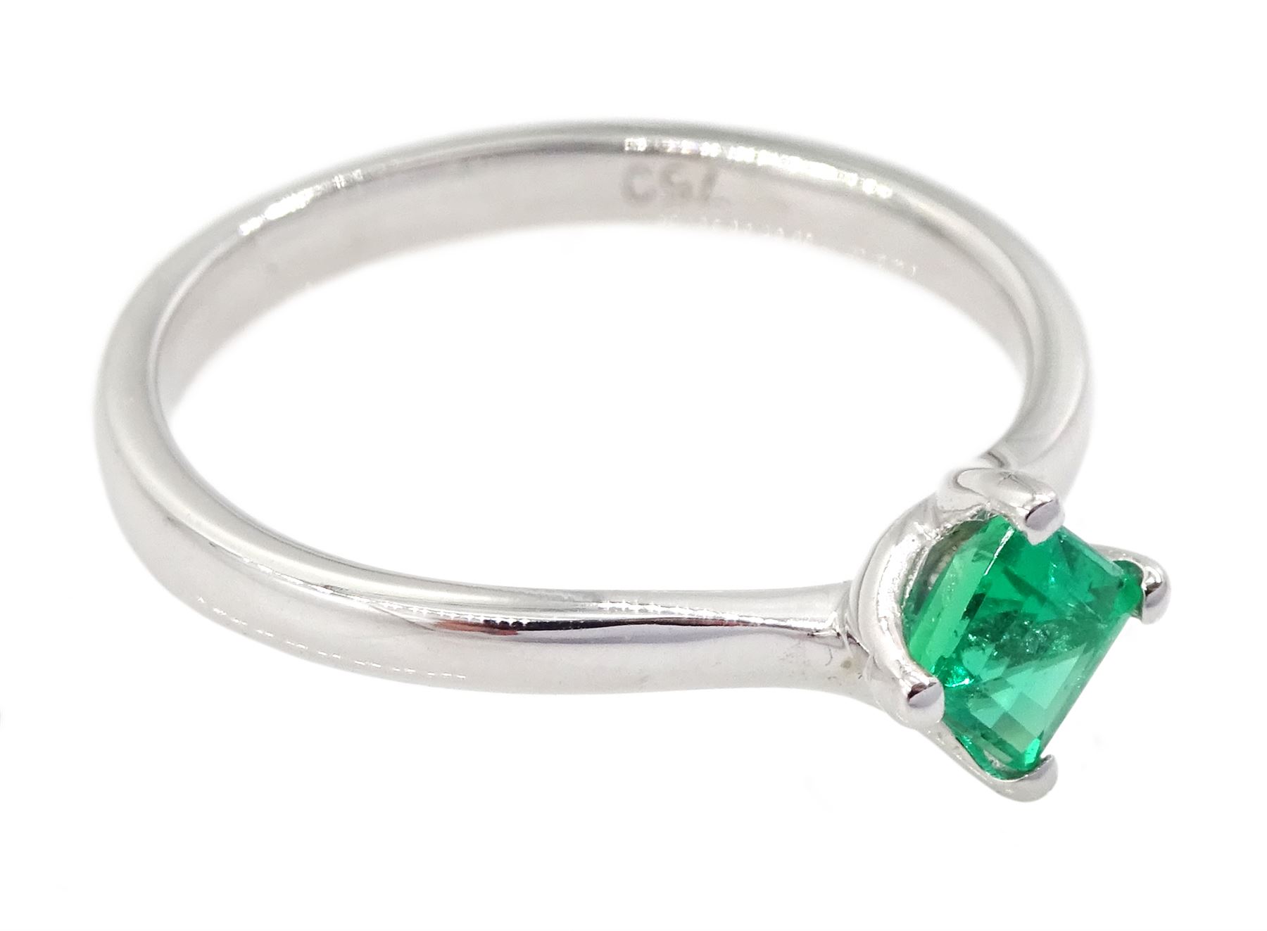 18ct white gold single stone square cut emerald ring, stamped 750, emerald approx 0.30 carat