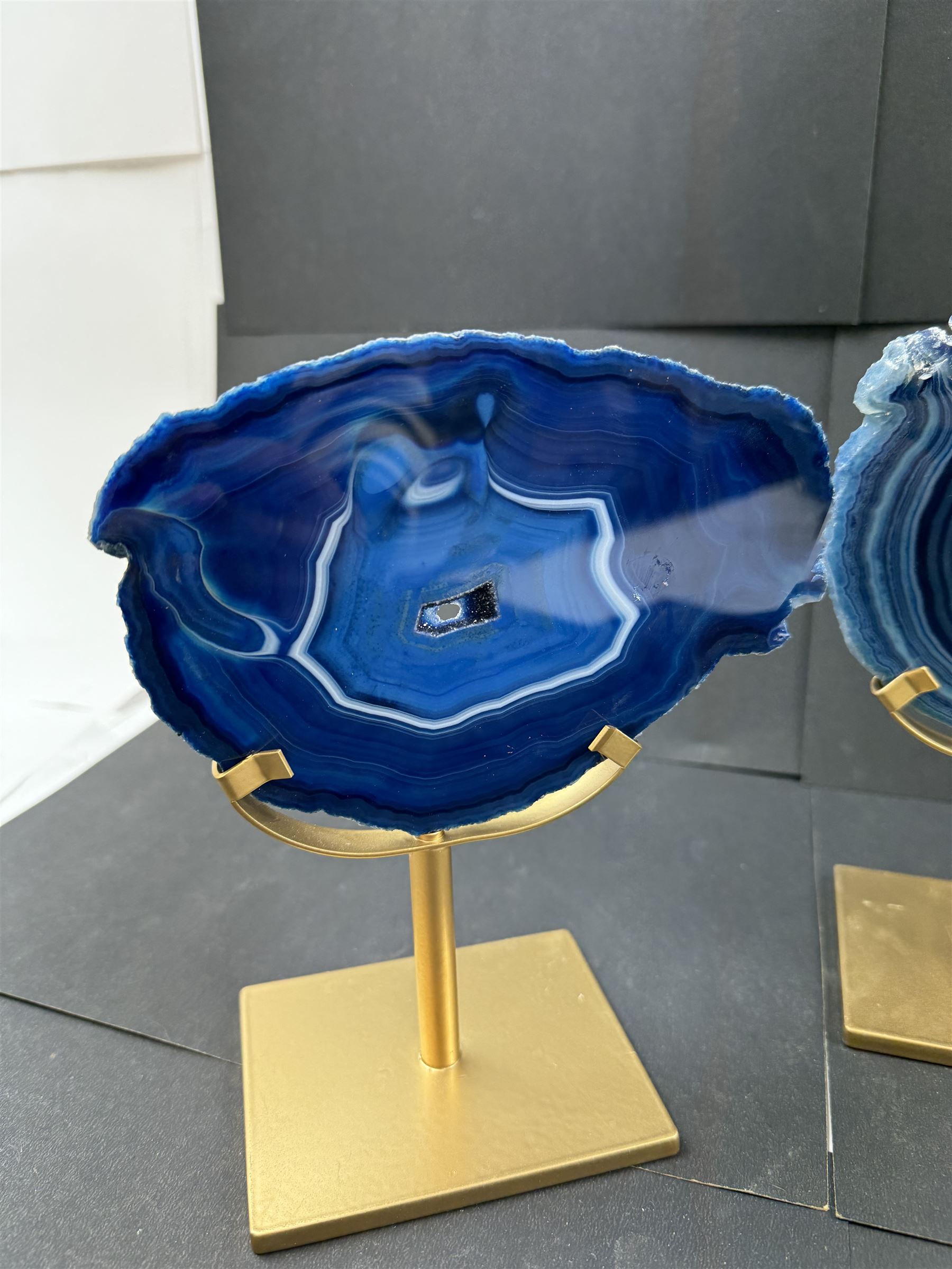 Pair of blue agate slices, polished with rough edges, raised upon gilt metal stands, H20cm