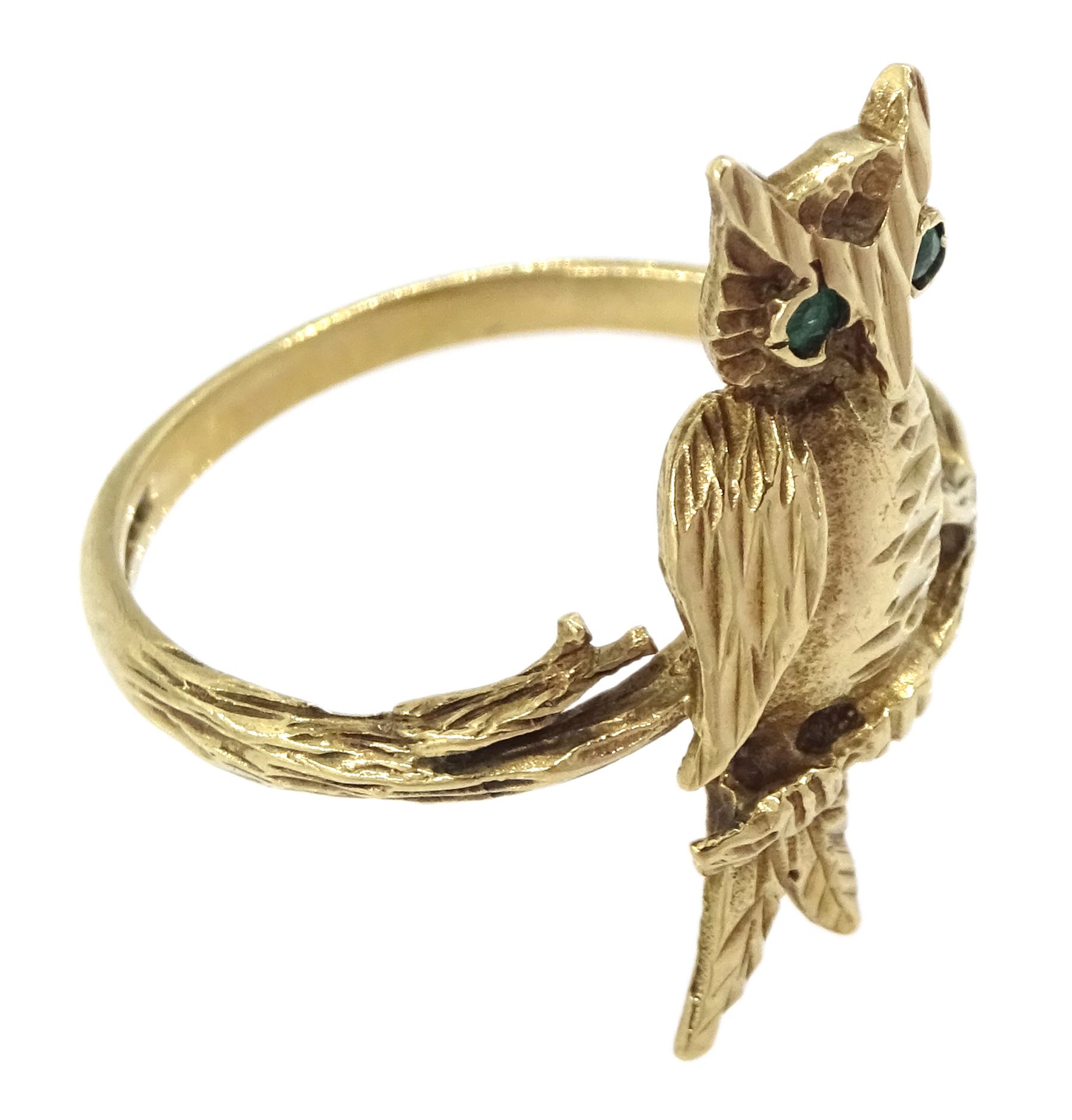 9ct gold owl ring, with green stone set eyes, hallmarked