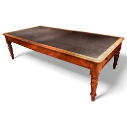 Large Victorian satin walnut library table, moulded rectangular top with rounded corners and inset leather, fitted with two end drawers, on turned supports 