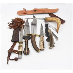 Collection of hunting knives and pen knives, including bone handle examples, leather handled examples etc 