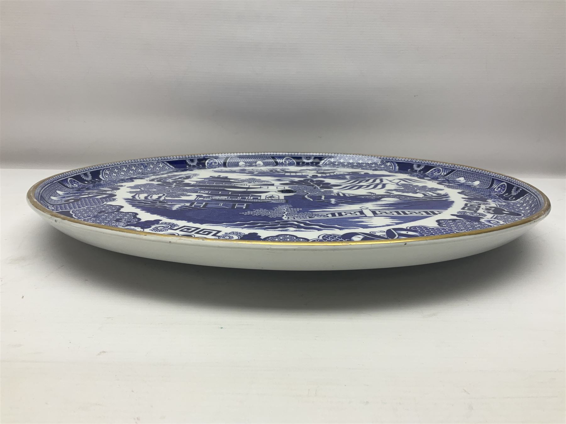 19th century Copeland blue and white printed willow pattern lazy susan,  the circular revolving tray fitted with a two handled coffee urn, D45cm