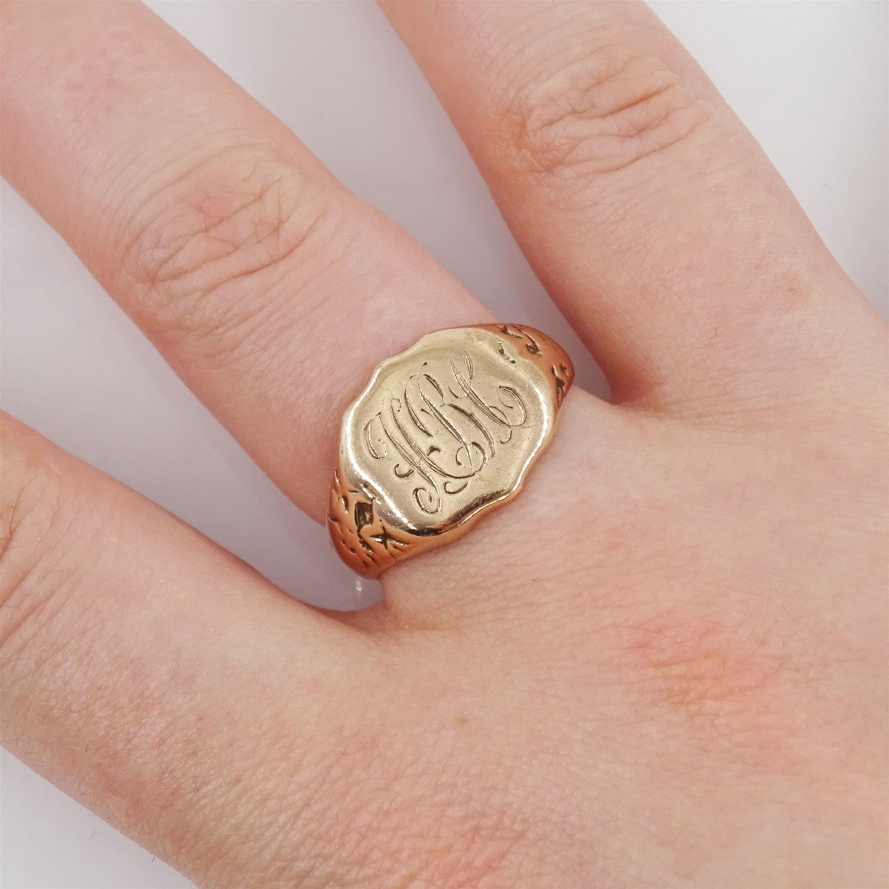 Early 20th century 9ct rose gold shield design signet ring, with engraved monogrammed initials, Chester 1921