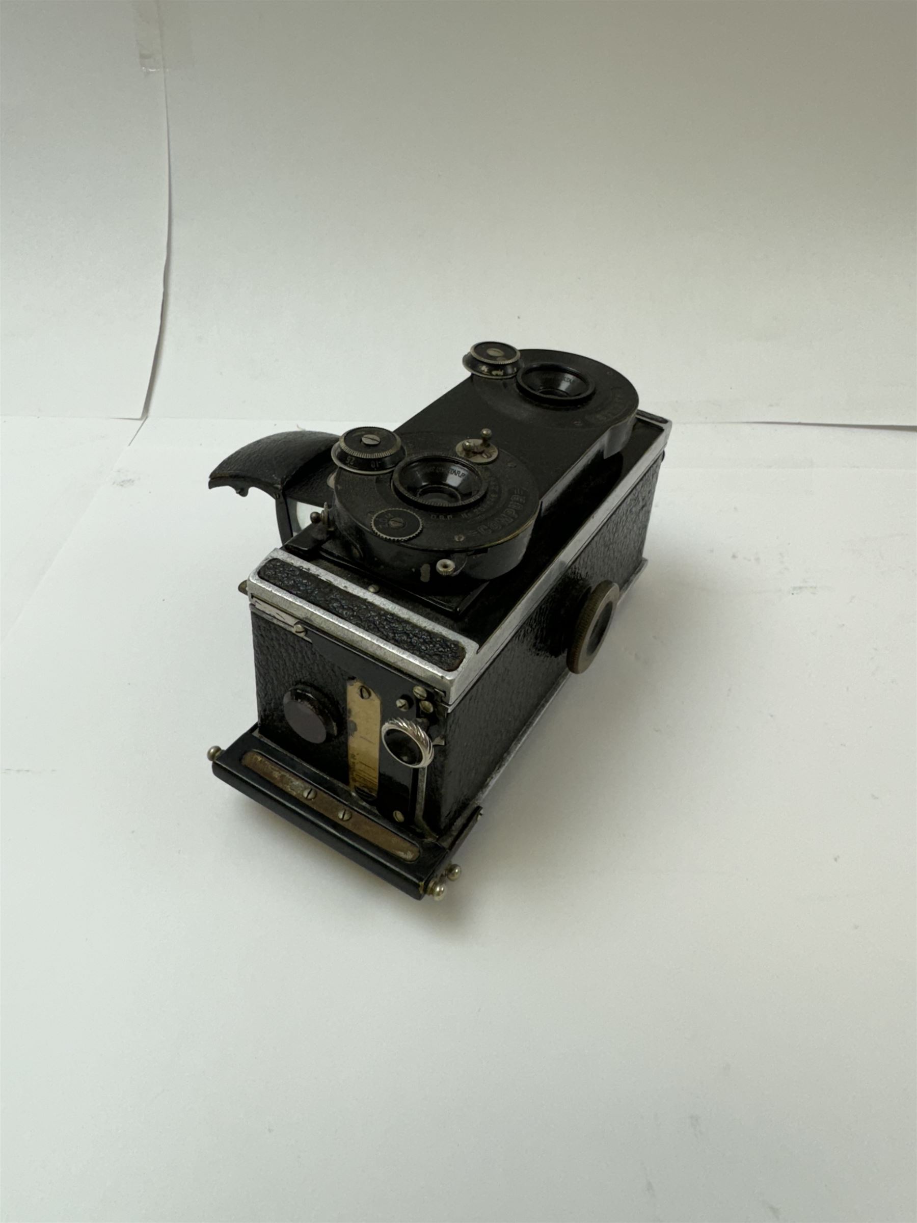 Early 20th century Rietzschel Kosmo-Clack stereo camera, with Rietzschel Doppel Anastigmat F:6.8 F=65mm lenses, serial nos. 91128 / 91127