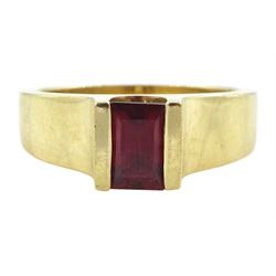 10ct gold single stone emerald cut garnet ring, stamped