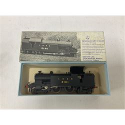 ‘00’ gauge - kit built NER/LNER H1 Class 4-4-4T steam locomotive no.2161 finished in LNER black with DJH Models box; together with a further kit built 4-4-2T steam locomotive no.2146 finished in LNER black (2)