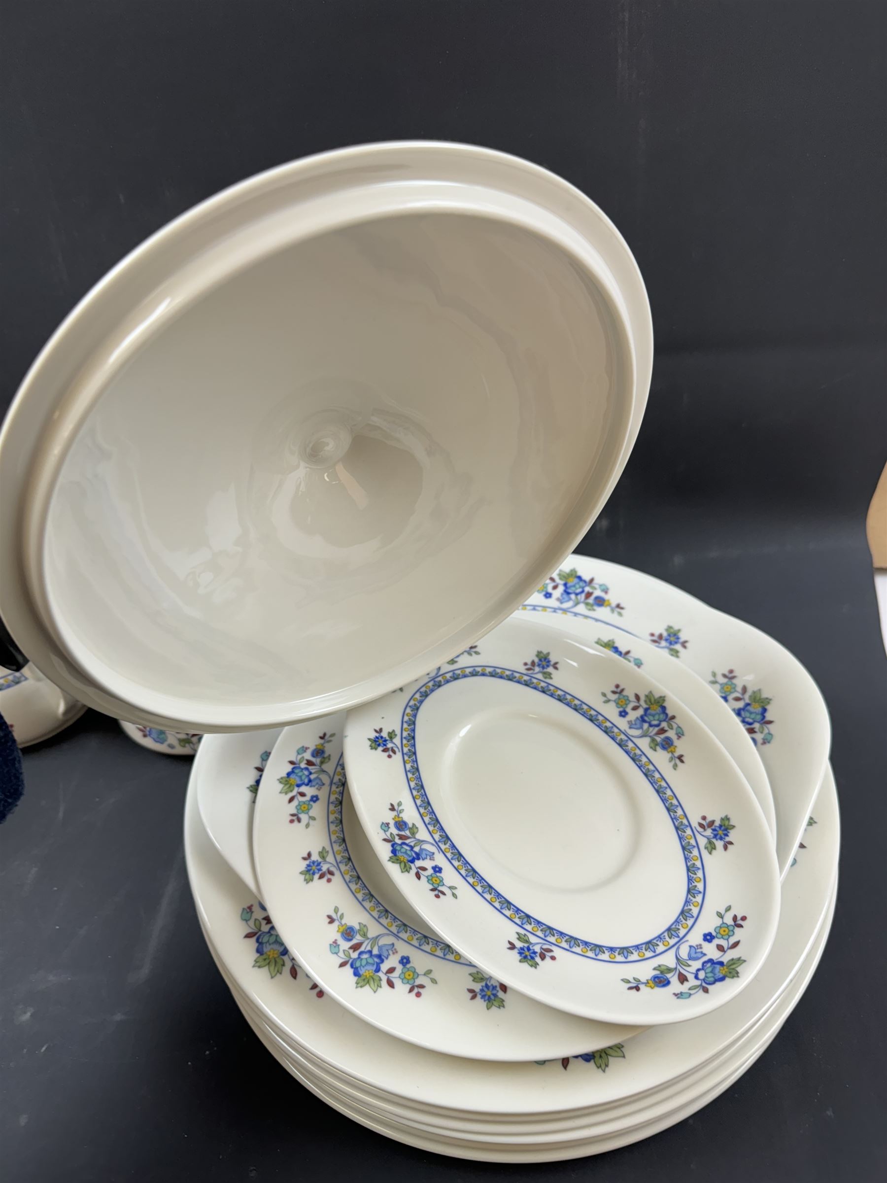 Royal Doulton Plymouth pattern, part tea and dinner service, including teapot, milk jug, covered sucrier, six dinner plates 