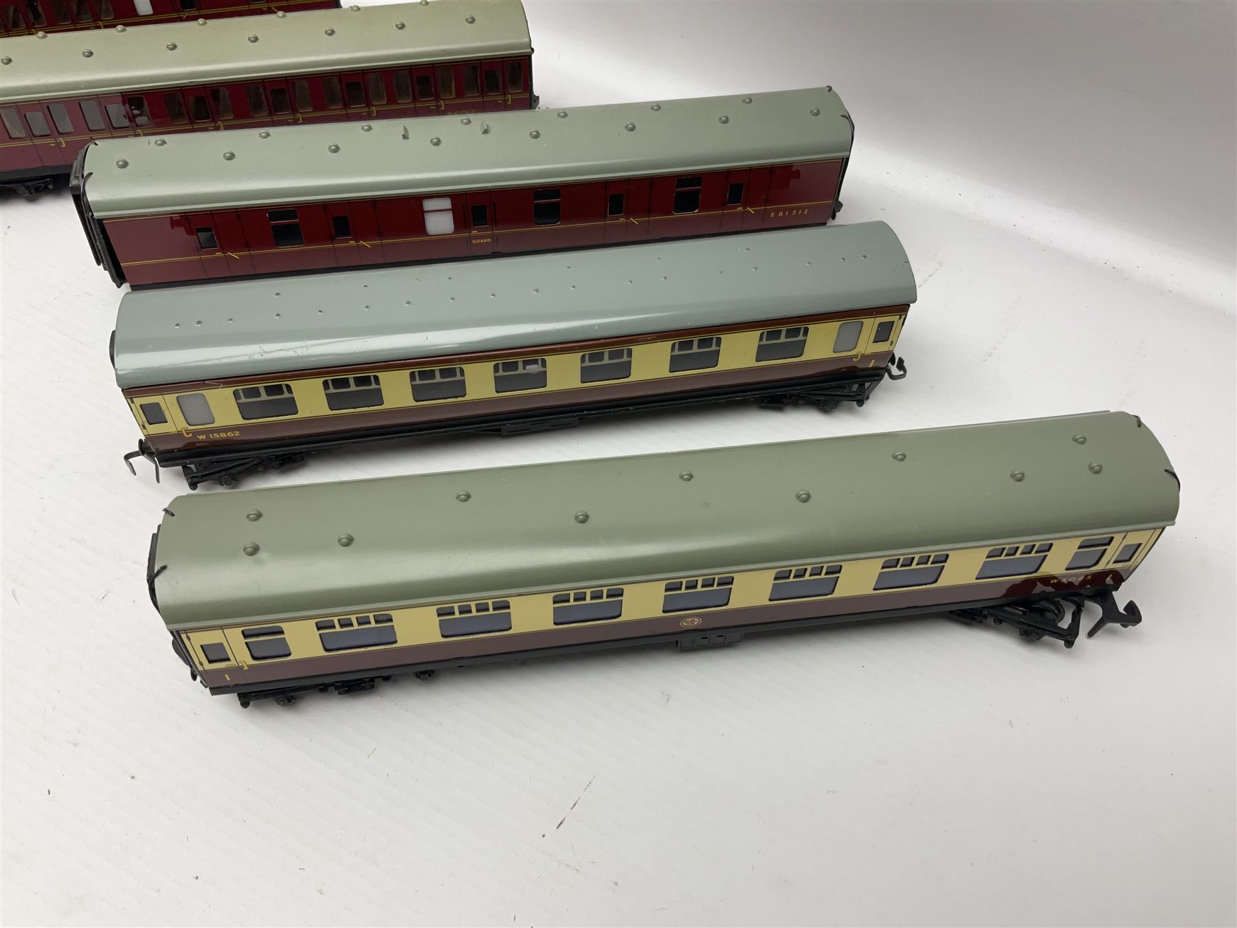 Hornby Dublo - ten passenger coaches including BR Mk.I Suburban Stock, BR Mk.I Passenger Coaches and All Brake and Stanier Stock; all unboxed (10)