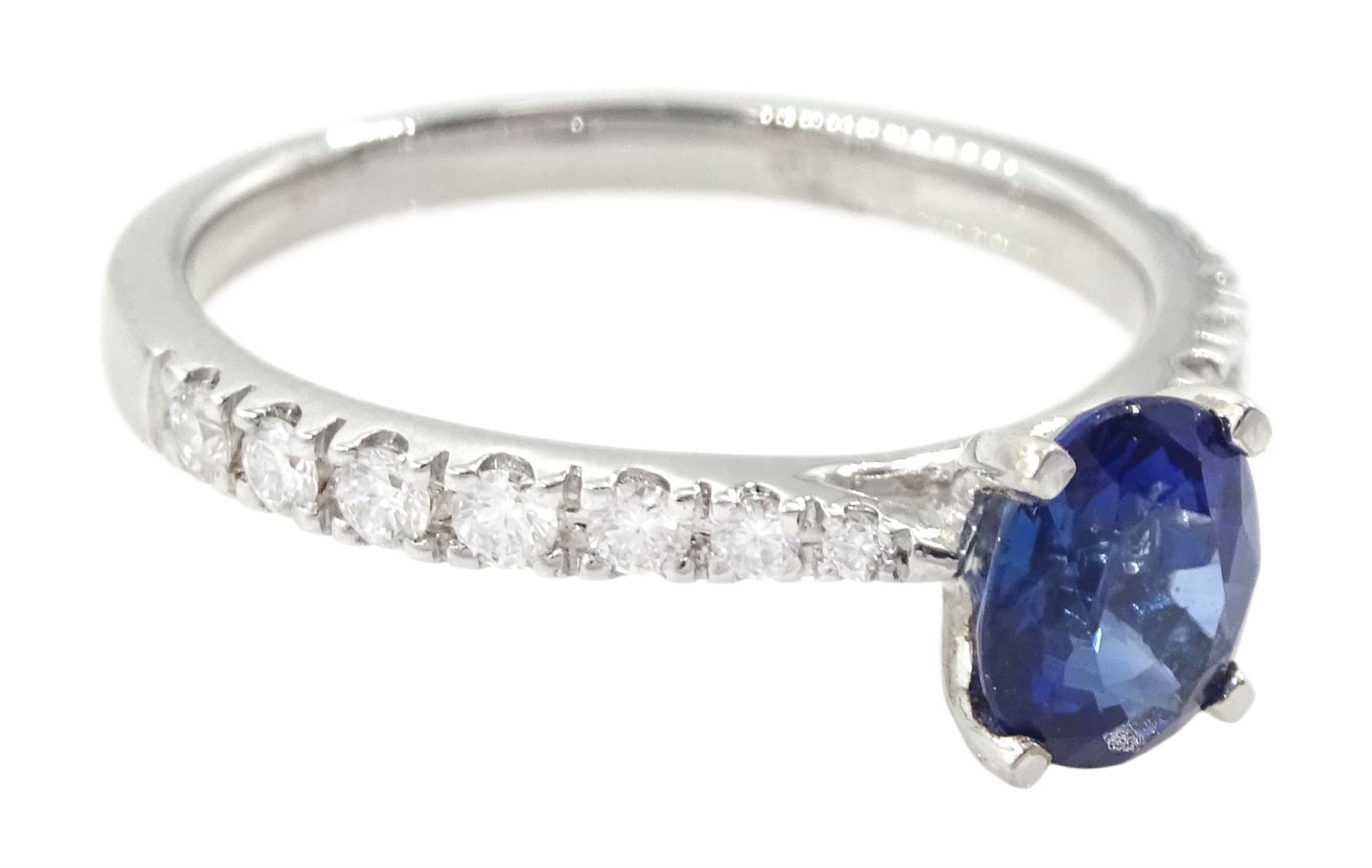 18ct white gold oval cut Ceylon sapphire ring, with diamond set shoulders, sapphire approx 0.90 carat