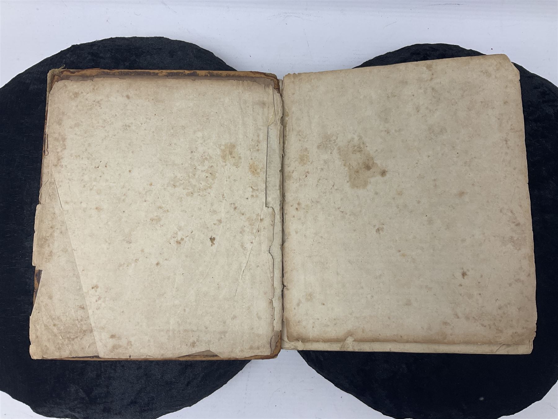 Gardner, Thomas; A Pocket Guide to the English Traveller: Being a Compleat Survey and Admeasurement of all the Principal Roads and most Considerable Cross-Roads in England and Wales..., J. Tonson & J. Watts, 1719