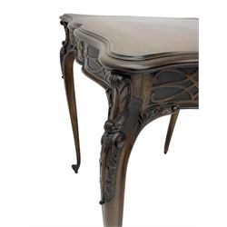 Early 20th century mahogany centre table, shaped moulded top over shaped frieze rails decorated with blind fretwork, on C-scroll and acanthus leaf carved cabriole supports with scrolled terminals 