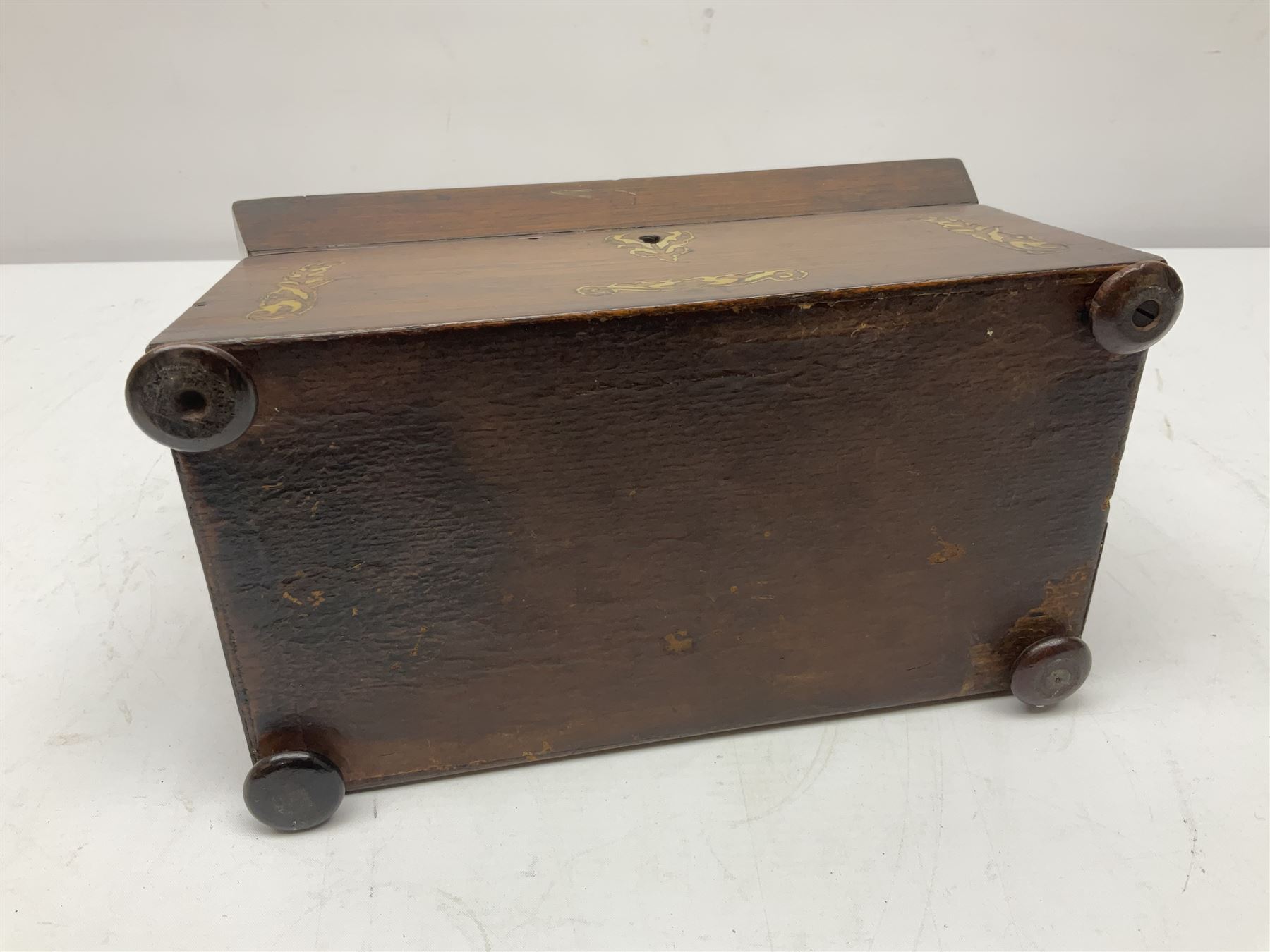 Victorian inlaid rosewood tea caddy of sarcophagus form H18cm