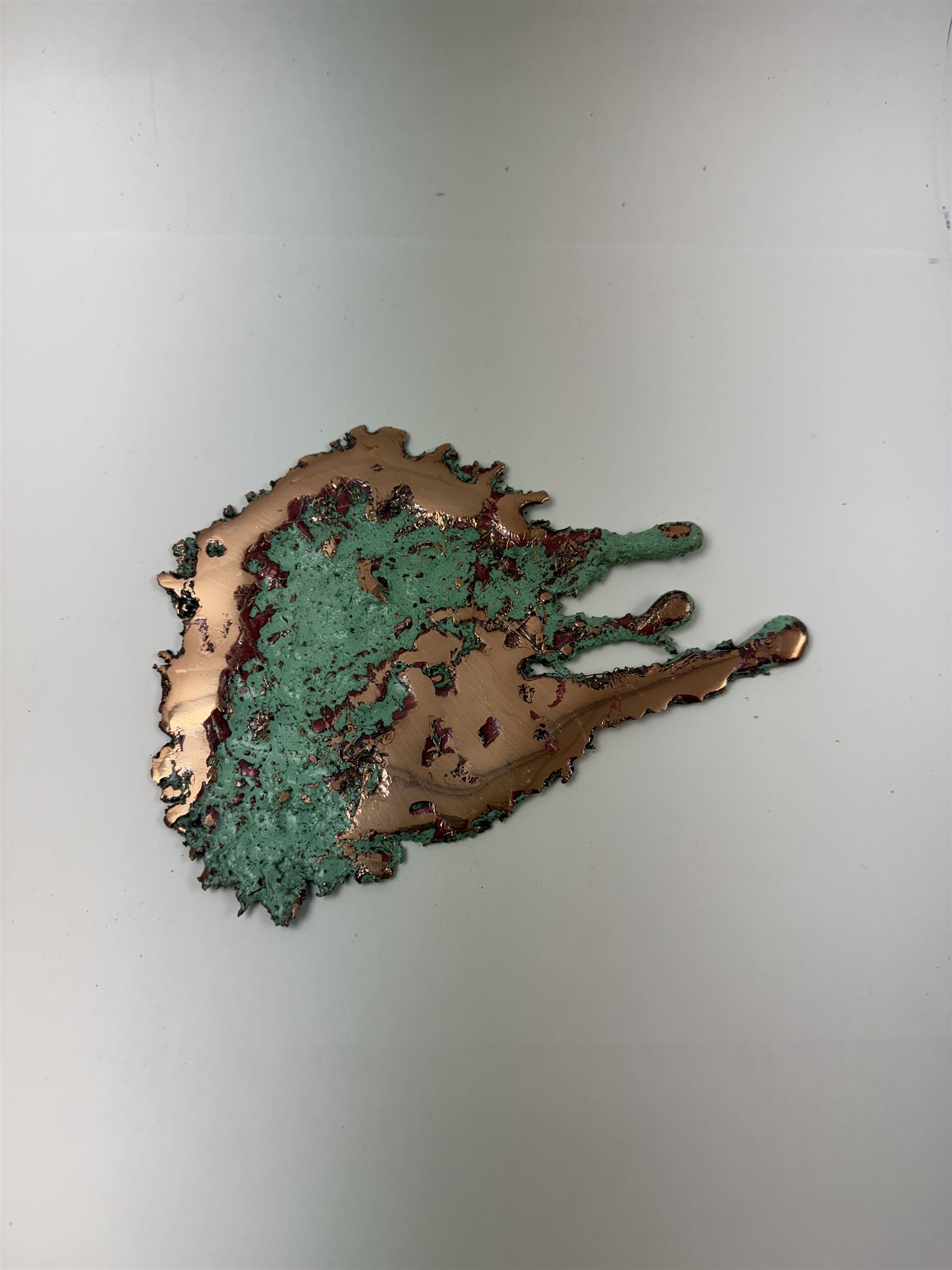 Free form copper splash, with green patina and polished copper accents, L18cm, W14cm