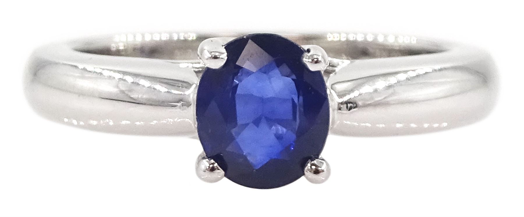 18ct white gold single stone oval cut sapphire ring, hallmarked, sapphire approx 0.90 carat