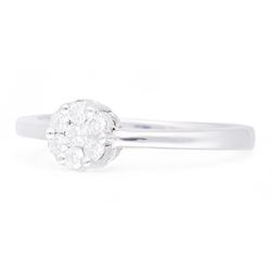 18ct white gold round brilliant cut diamond cluster ring, hallmarked, total diamond weight approx 0.25 carat