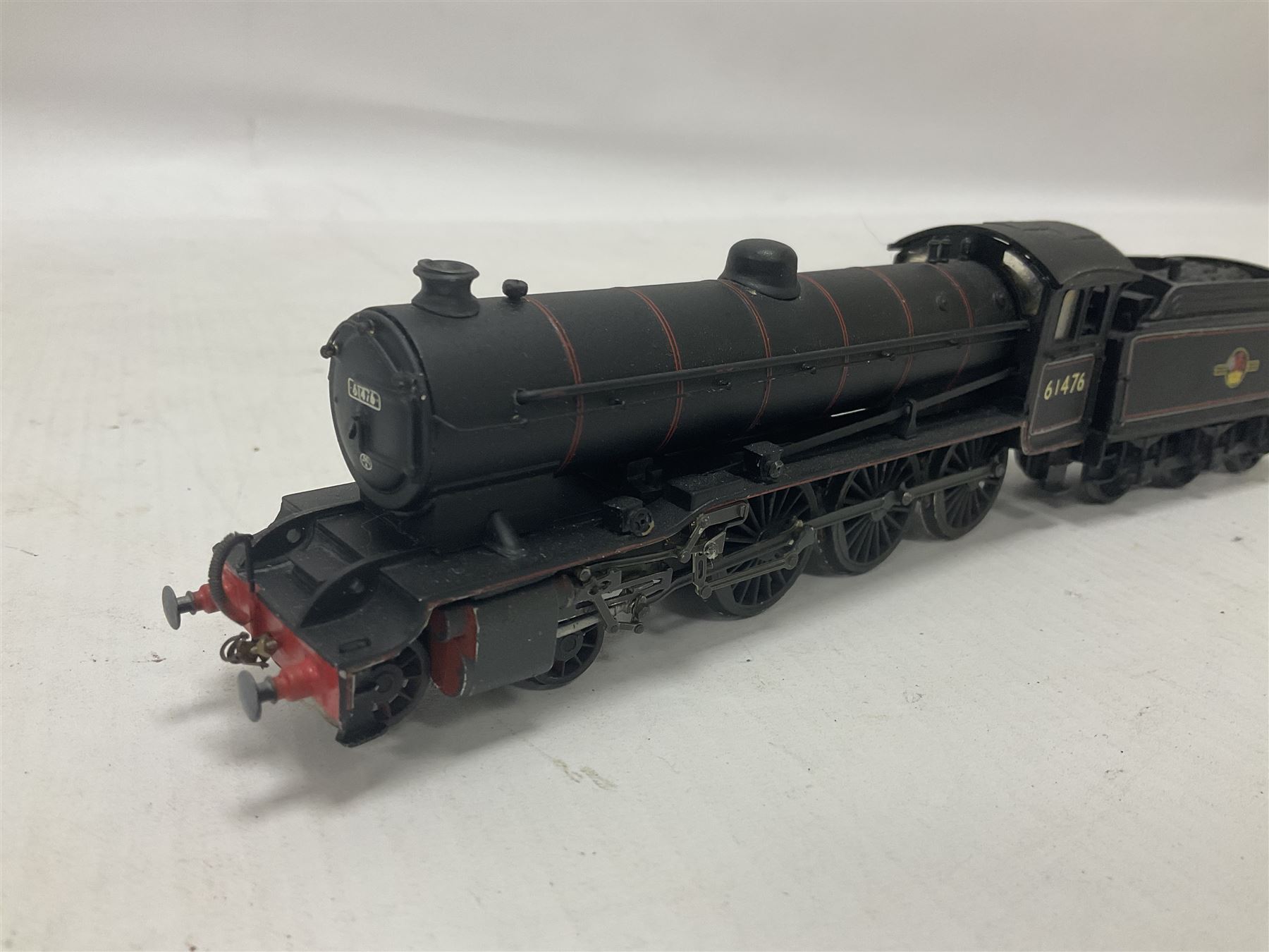 ‘00’ gauge - kit built NER.LNER.BRB16 4-6-0 steam locomotive and tender no.1415 finished in LNER black with DJH Models box; together with a further kit built B16 Class 4-6-0 steam locomotive and tender no.61476 finished in BR black (2) 