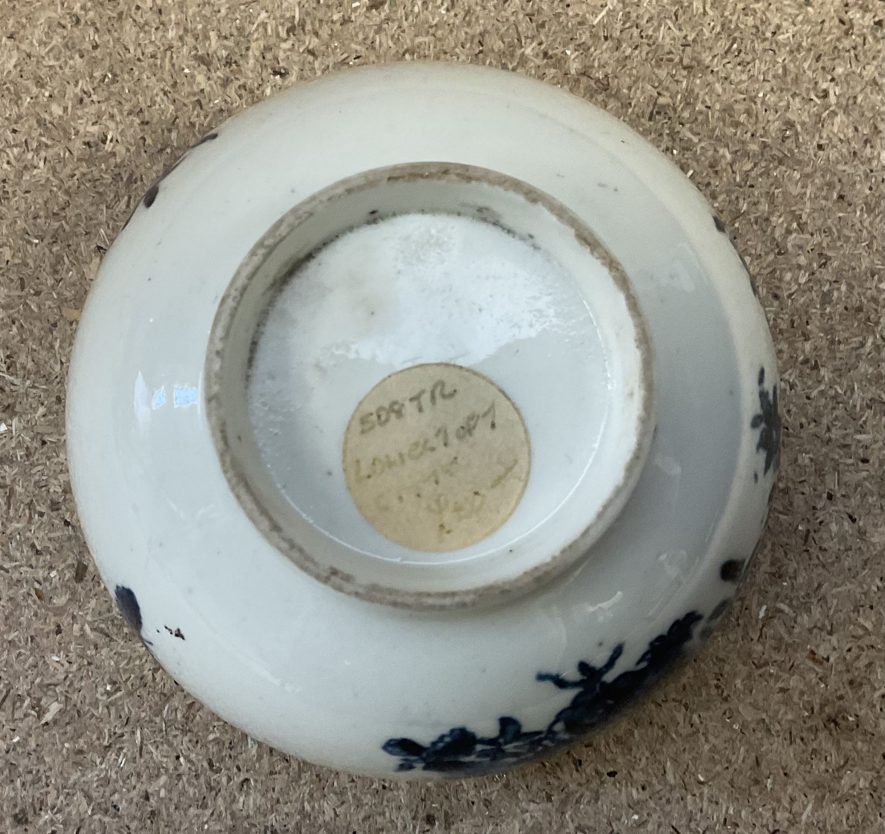 18th century blue and white porcelain teabowl, with paper label beneath inscribed 'Lowestoft', H5cm D9cm