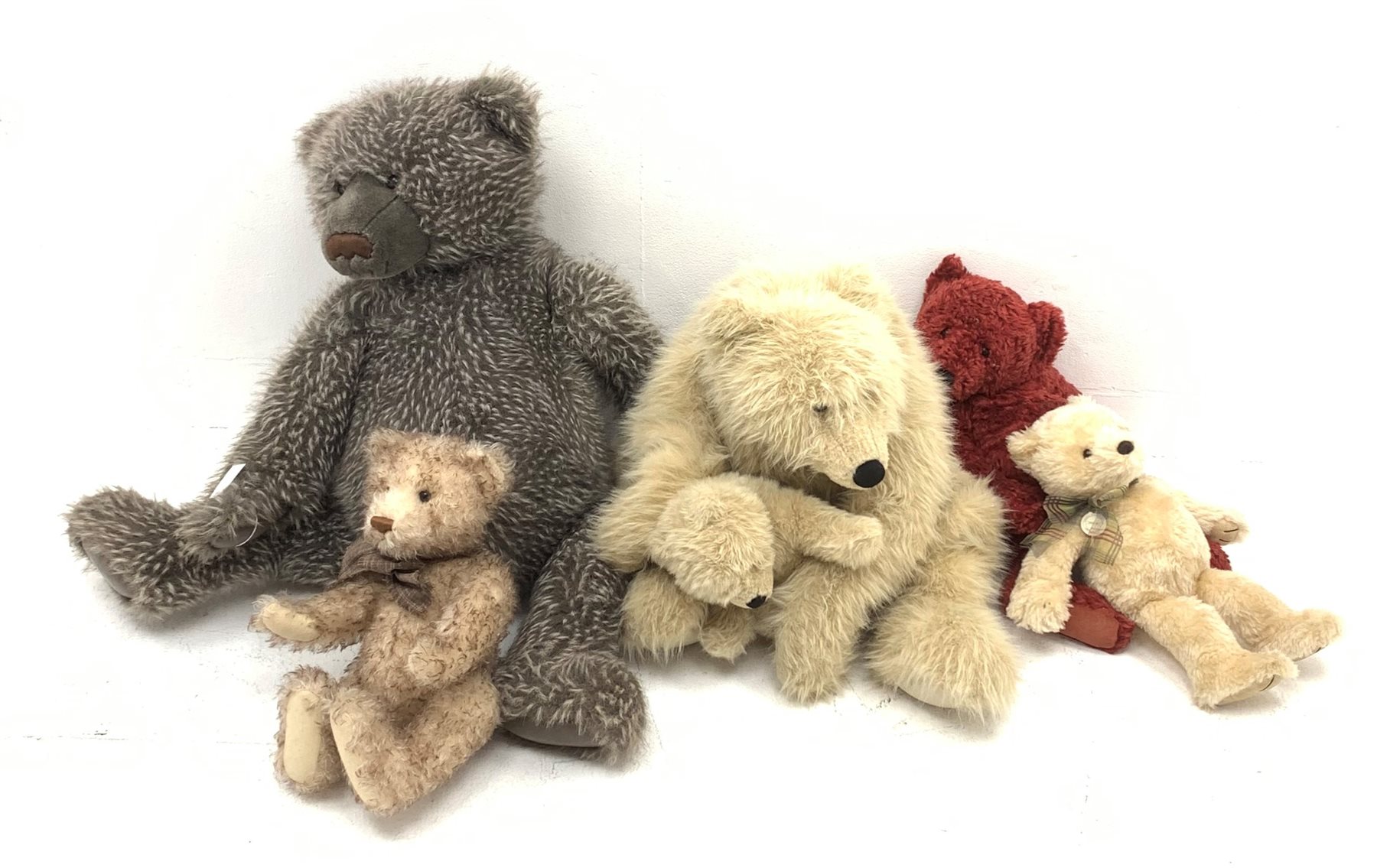 Five Gund teddy bears, comprising two large examples first edition The Bear Necessity 9541 256/500, and limited edition Gray Lord 9522 424/460, plus first edition Strawberry Sue Preme 9536 349/375, second edition Hanna 95071 289/300, and Calvin 6471. 