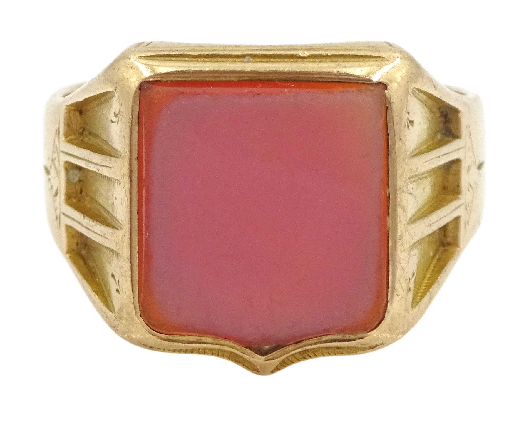 Early 20th century 15ct gold agate shield signet ring, Birmingham 1920