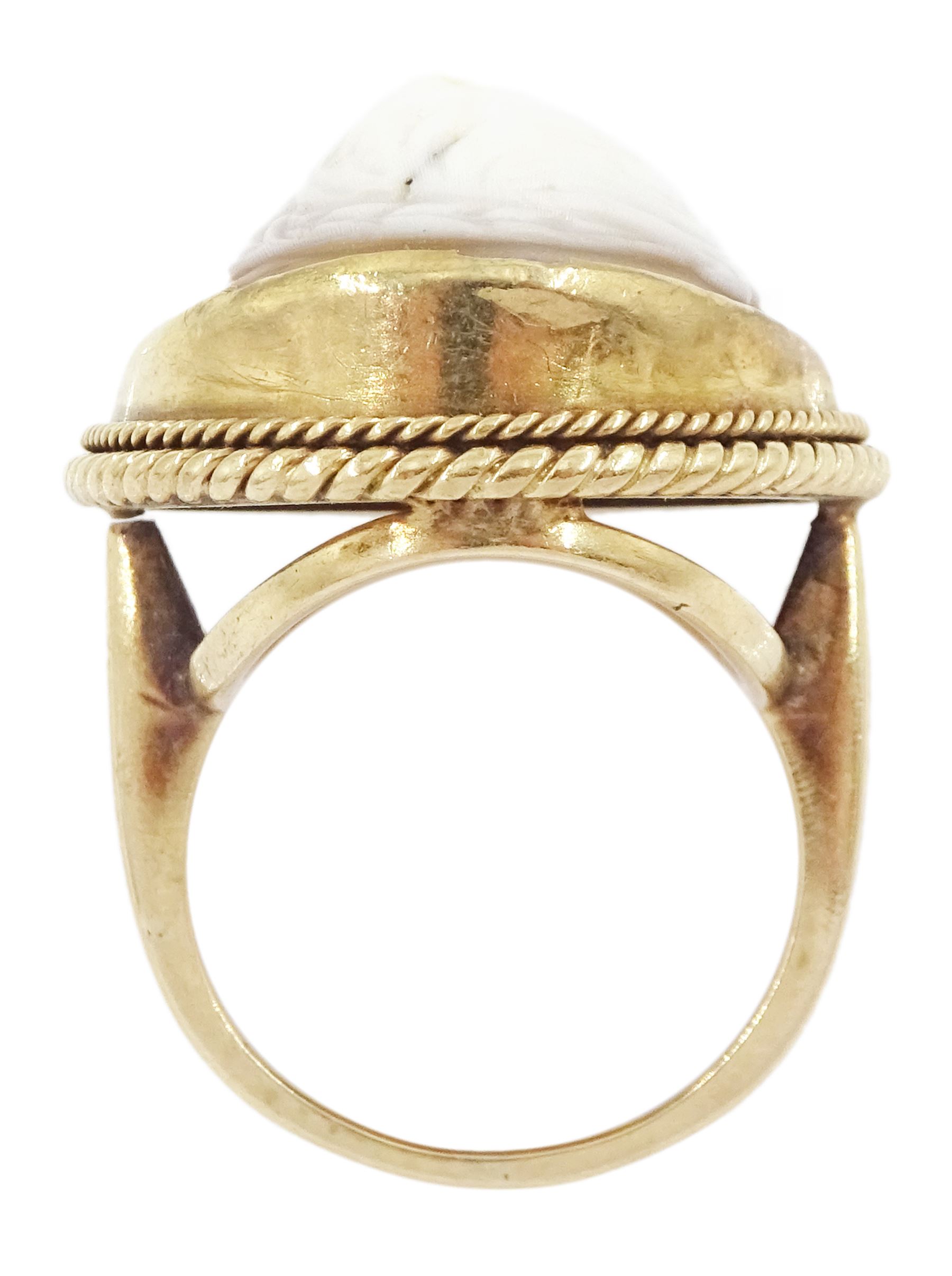 9ct gold cameo ring, depicting a portrait bust of a woman, Birmingham 1973