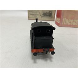 ‘00’ gauge - two kit built steam locomotives comprising unpainted Class E2 LBS/SR/BR 0-6-0T; Class P SR/BR 0-6-0 no.31556 finished in BR black; both with Wills Finecast boxes (2) 