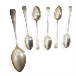 Elizabeth II silver egg cup and spoon London 1953, cased, silver spoon and pusher, six teaspoons and a dessert spoon