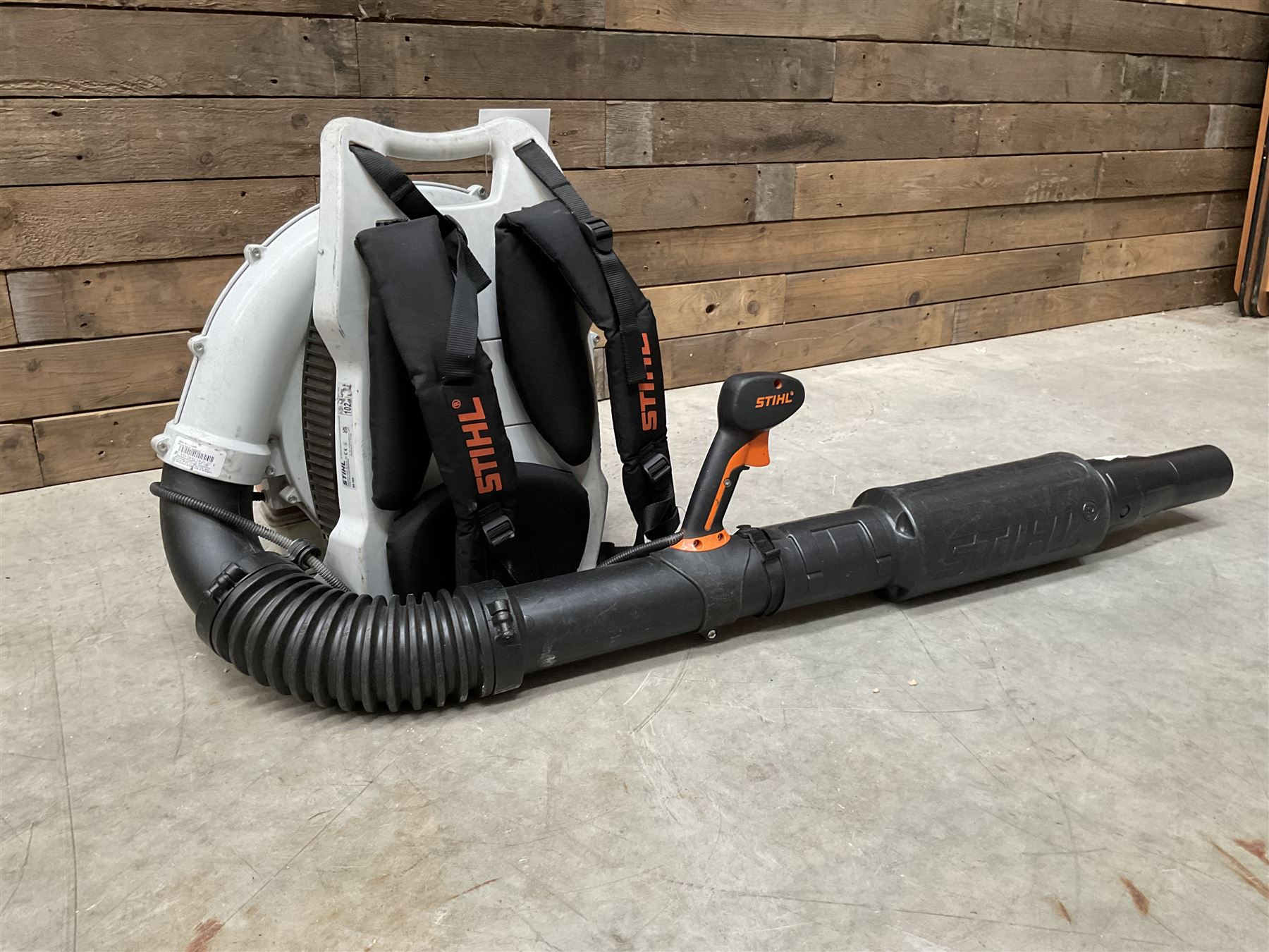 Stihl BR-500 petrol backpack leaf blower