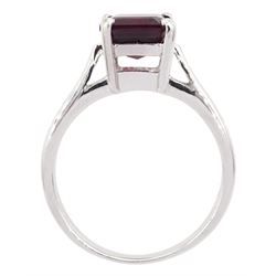 9ct white gold single stone rhodolite garnet ring, hallmarked, garnet approx 2.50 carat