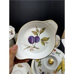 Royal Worcester Evesham pattern part tea and dinner service, including teapot, eight dinner plates, eight side plates etc 