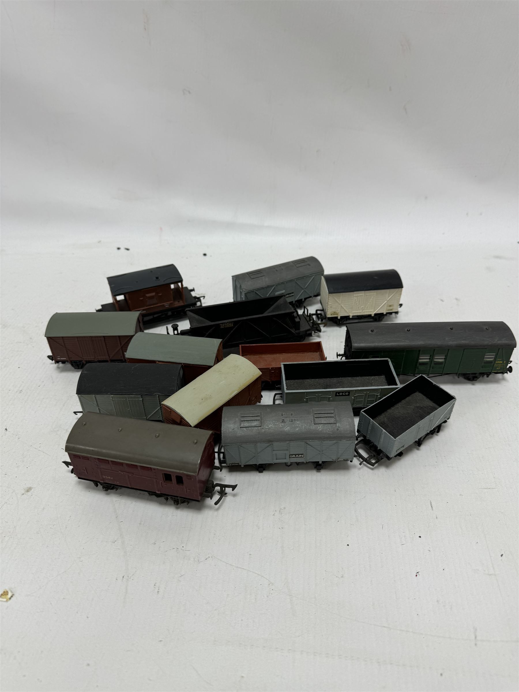 Collection of '00' gauge goods wagons, including Hornby, Dapol, Ratio and kit built examples, etc, all unboxed