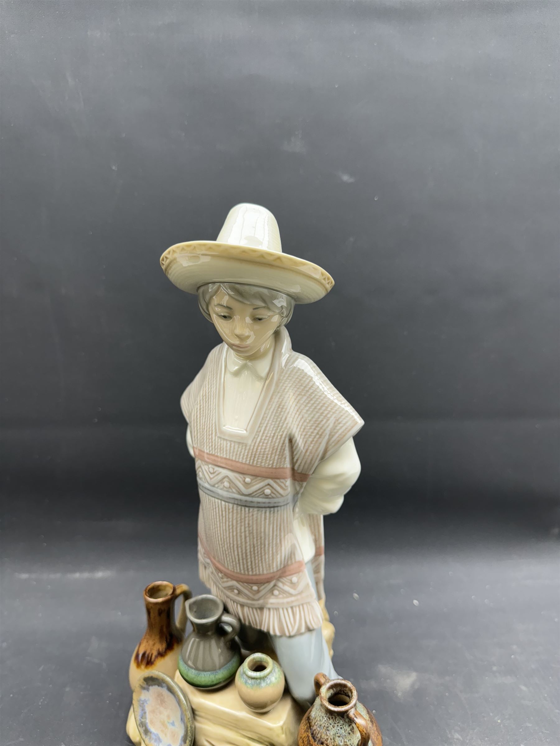 Lladro figure, Mexican pot seller no5080, H30cm