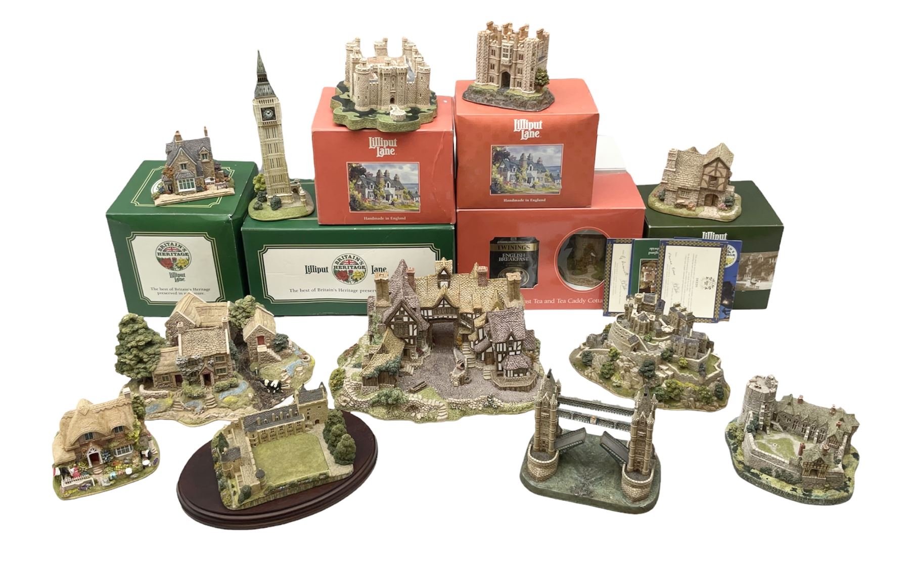 Thirteen Lilliput Lane models to include 'The King's Arms', Britain's Heritage collection Edinburgh Castle,  Tower Bridge, Big Ben, English Collection 'Bluebell Arms', etc, six boxed with deeds