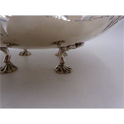 1920s silver bowl, of circular form with shaped rim, the sides with pierced foliate and floral decoration, upon four splayed feet, hallmarked Reid & Sons, London 1927, H9cm, D23cm