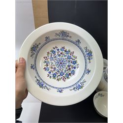 Royal Doulton Plymouth pattern, part tea and dinner service, including teapot, milk jug, covered sucrier, six dinner plates 