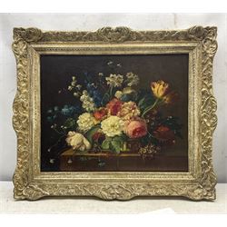 Dutch School (Early 20th century): Still Life of Flowers, oil on canvas unsigned 39cm x 49cm 