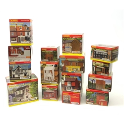 Hornby Skaledale - fifteen various buildings including Platt's General Store, Small Pub Golden Fleece, Golden Dragon Chinese Takeaway, Hislop Barber's Shop, Spire Restaurant, water towers etc, all boxed