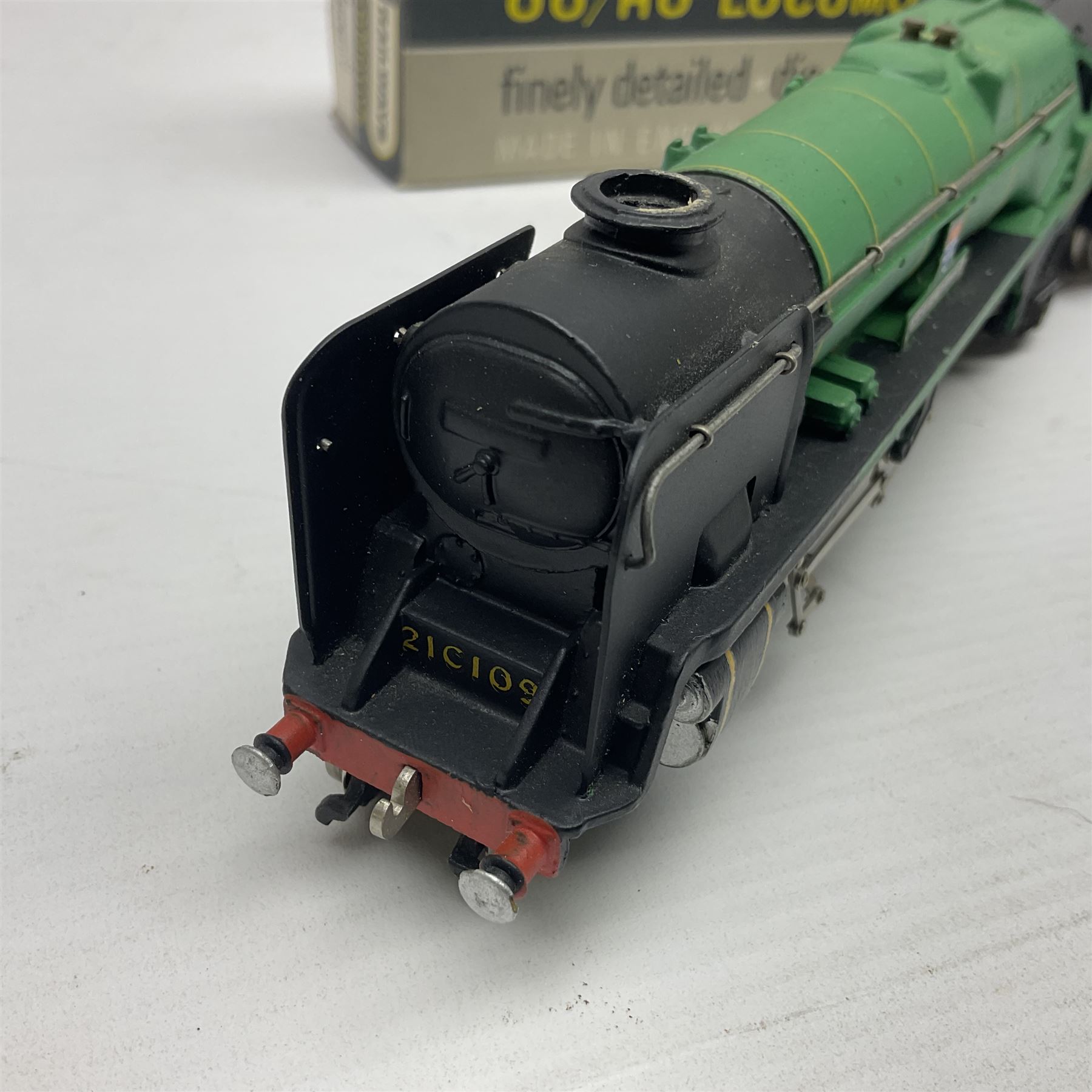 Wrenn '00' gauge - Rebuilt Bulleid Pacific 4-6-2 locomotive 'Lyme Regis' No.21C109 in SR Malachite Green; boxed with instructions