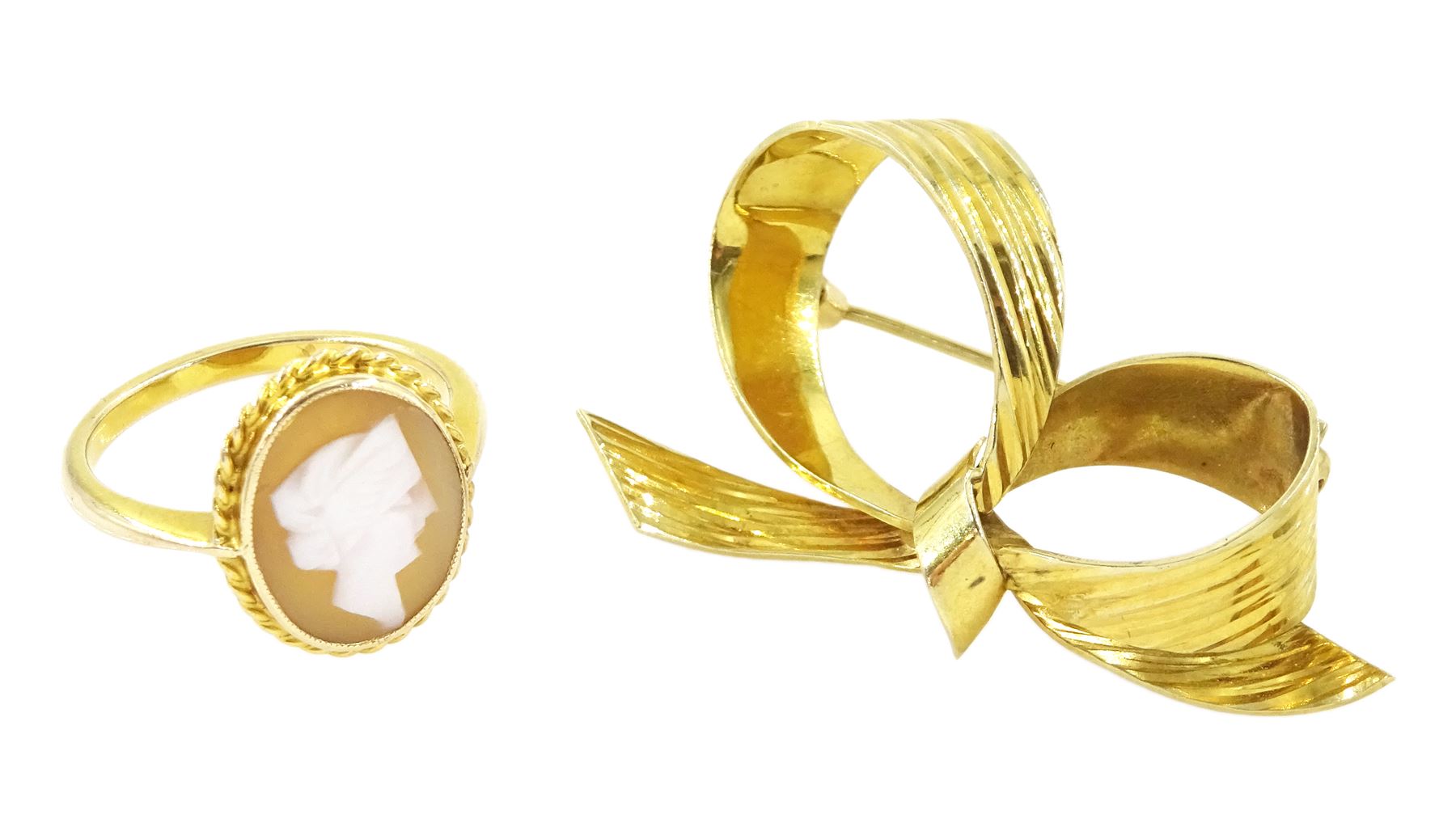 9ct gold bow brooch, London import mark 1966 and a 10ct gold cameo ring