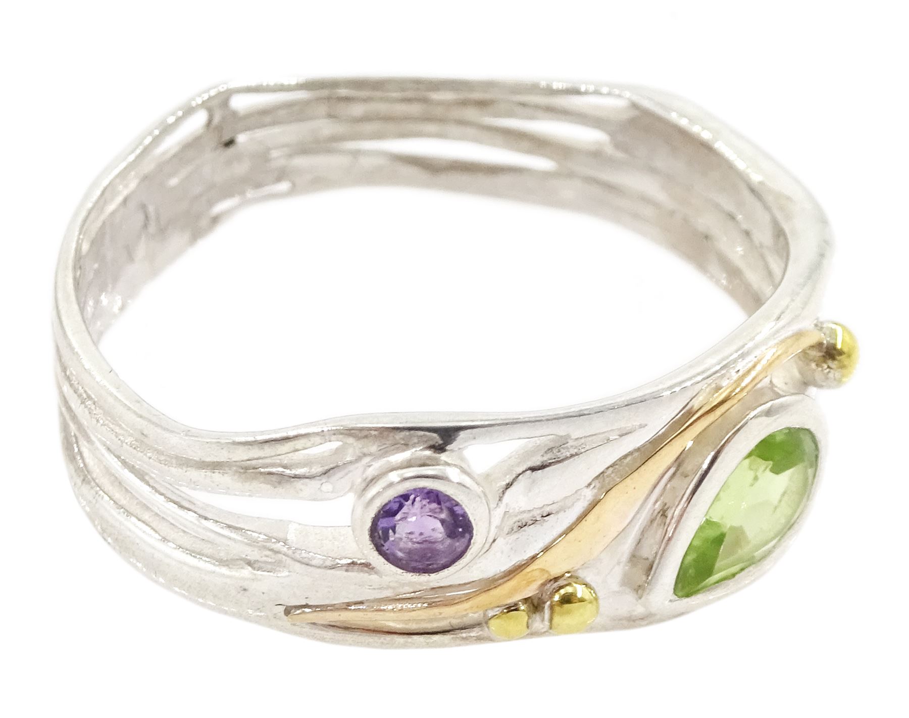 Silver and 14ct gold wire peridot and amethyst ring, stamped 925