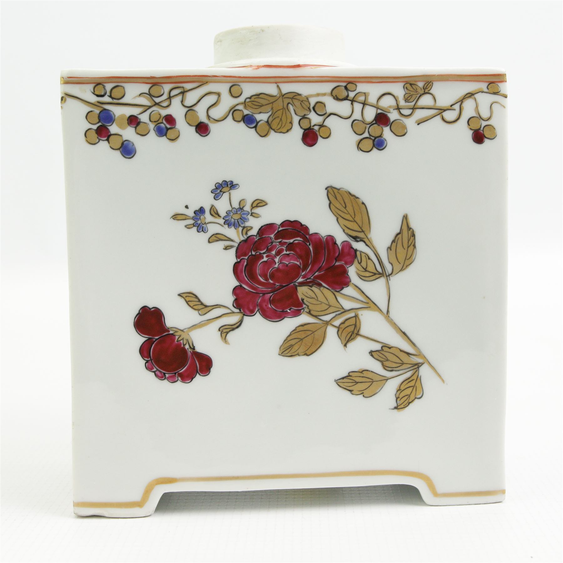 Large Samson Chinese armorial style tea caddy, of rectangular form and raised on bracket feet, H15cm, together with a small Chinese export armorial tea caddy, of moulded form, H12cm (2)