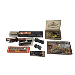 Collection of HO/OO gauge model railway accessories, including two locomotives, rolling stock etc 