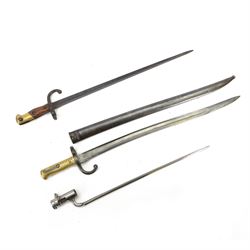 French Chassepot bayonet with 57cm curving fullered steel blade in steel scabbard, togethe...