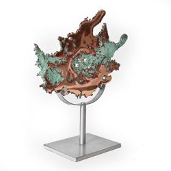 Free form copper splash, with green patina and polished copper accents, upon a silver metal stand, H20cm 