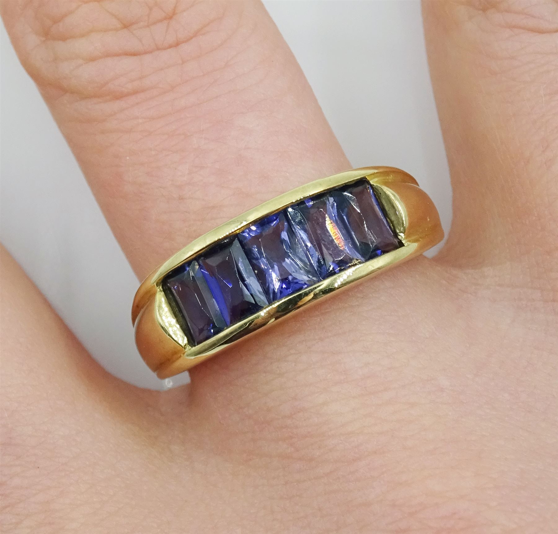 9ct gold five stone iolite ring, hallmarked