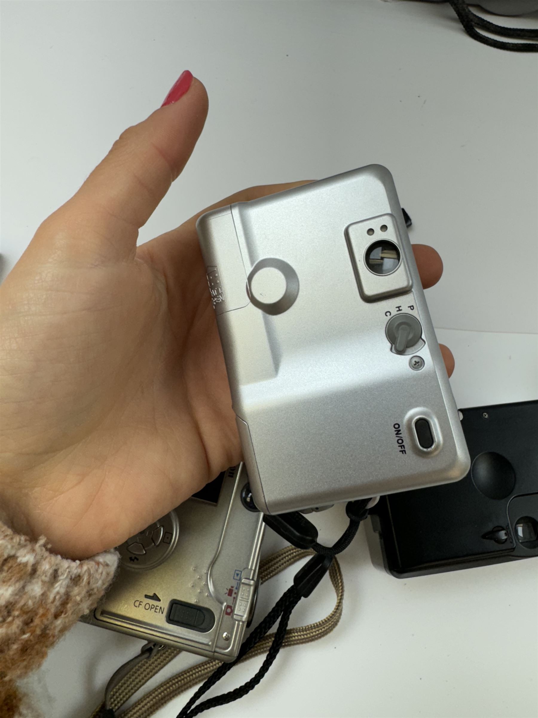 Eight Canon compact Ixus cameras, to include two Ixus examples serial nos. 2309147 & 2273184, Ixus M-1 serial no. 2932566, Ixus L-1 serial no. 2161988, Ixus Z90 serial no. 2201833,  Ixus X-1 serial no. 4704380, Z60IX serial no. 7474817, Ixus V2 serial no. 4431003237 and a Canon Powershot 350 digital camera serial no. H7MX00941