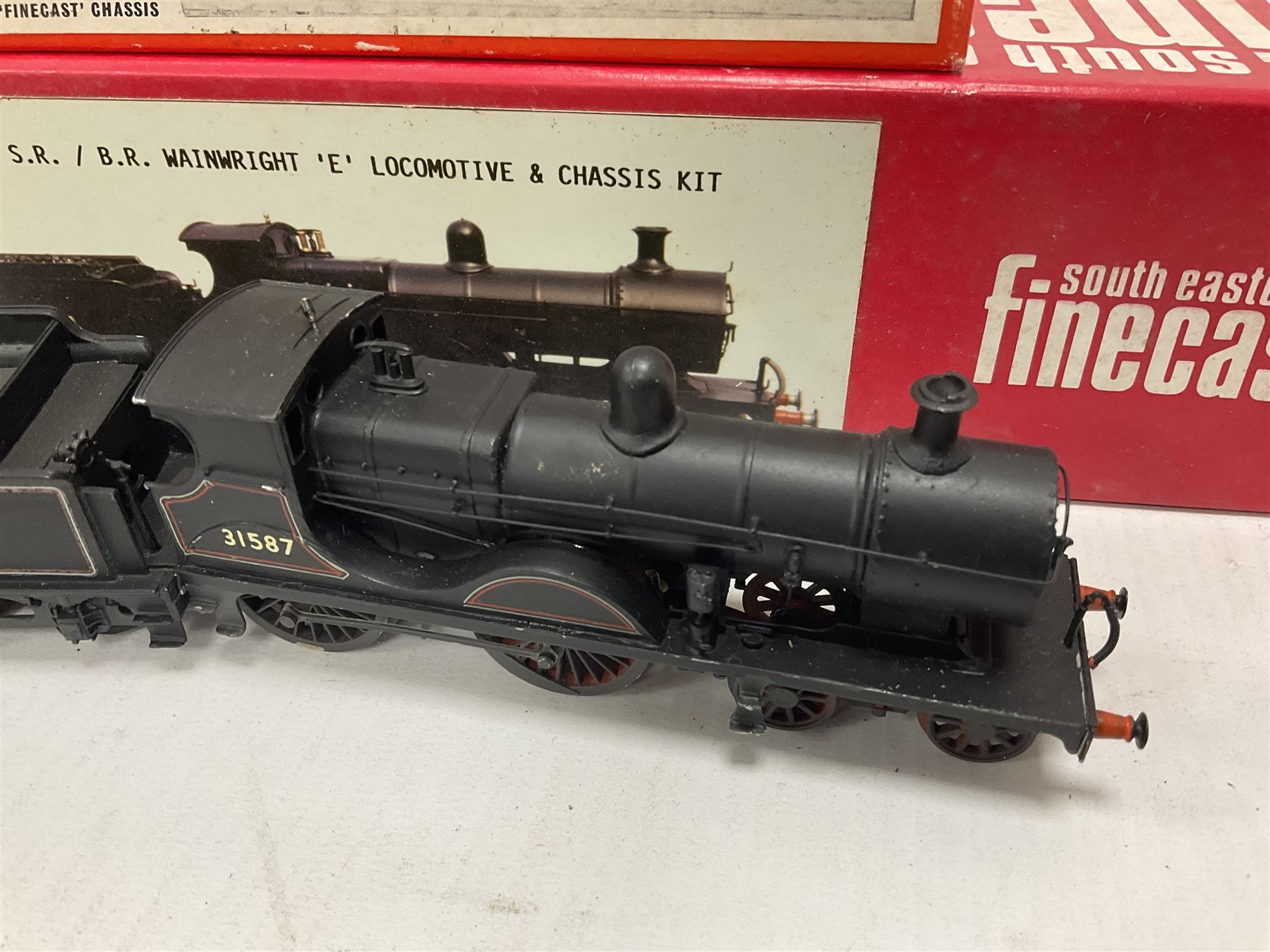 ‘00’ gauge - two kit built steam locomotives comprising Class E 4-4-0 no.31587 with tender in BR black, with South Eastern Finecast box; Class E1 Black Tanks 0-6-0T no.32147 in BR black, with Wills Finecast Box (2) 