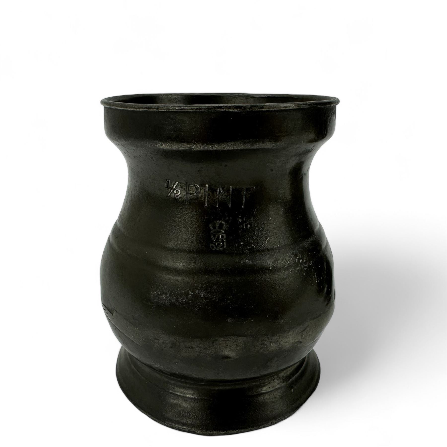 18th century pewter tankard, circa 1770, with scroll handle and acanthus leaf thumbpiece, touch marks and crowned X, H13cm, together with a Victorian 1/2 pint pewter measure, touch marks, weights and measures inspector verification mark (2)