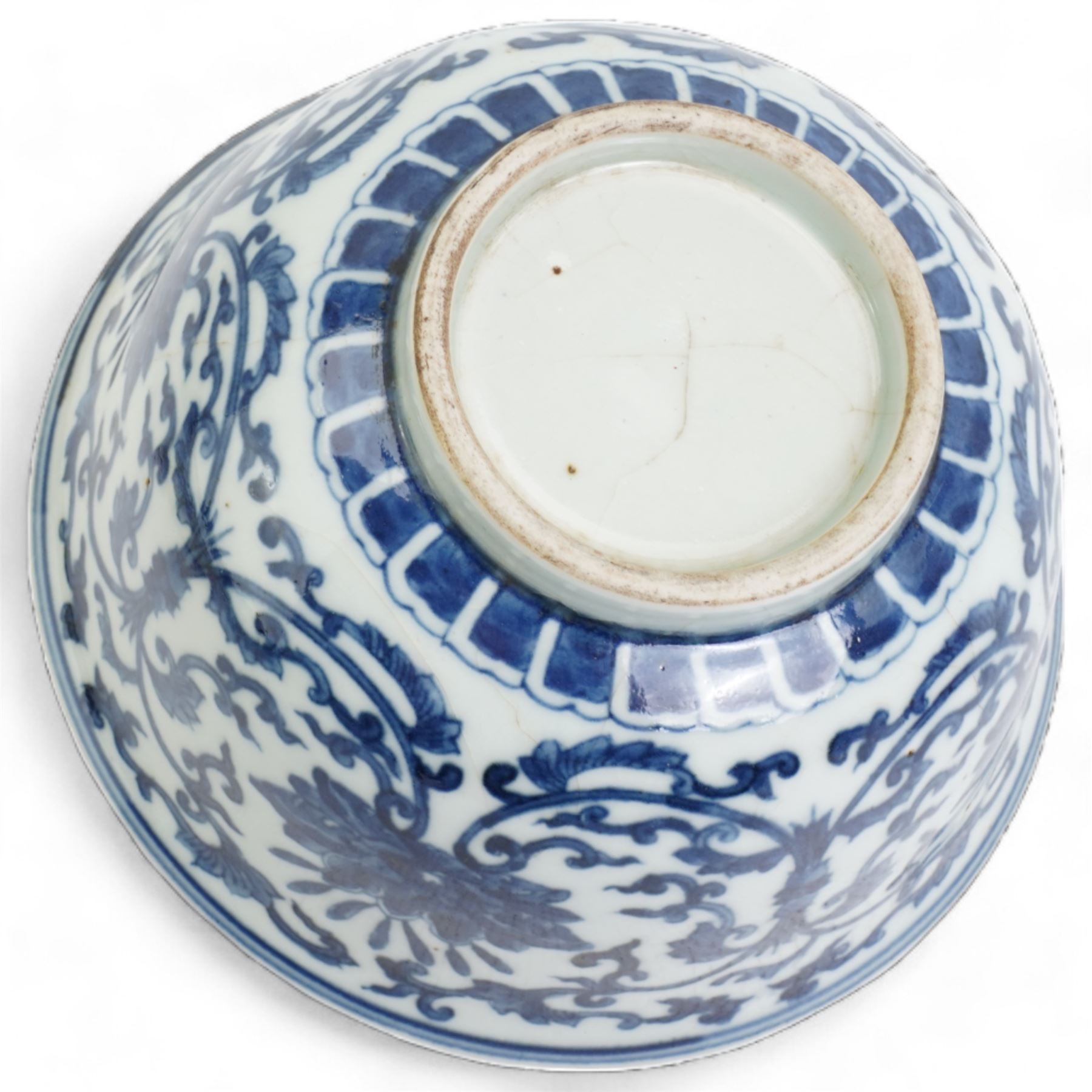 Chinese enamelled trinket box, decorated with figures in a mountainous river landscape, with a two division interior, 15cm x 11.5cm, a cinnabar box and cover, a blue and white porcelain bowl and a coffee can (4)