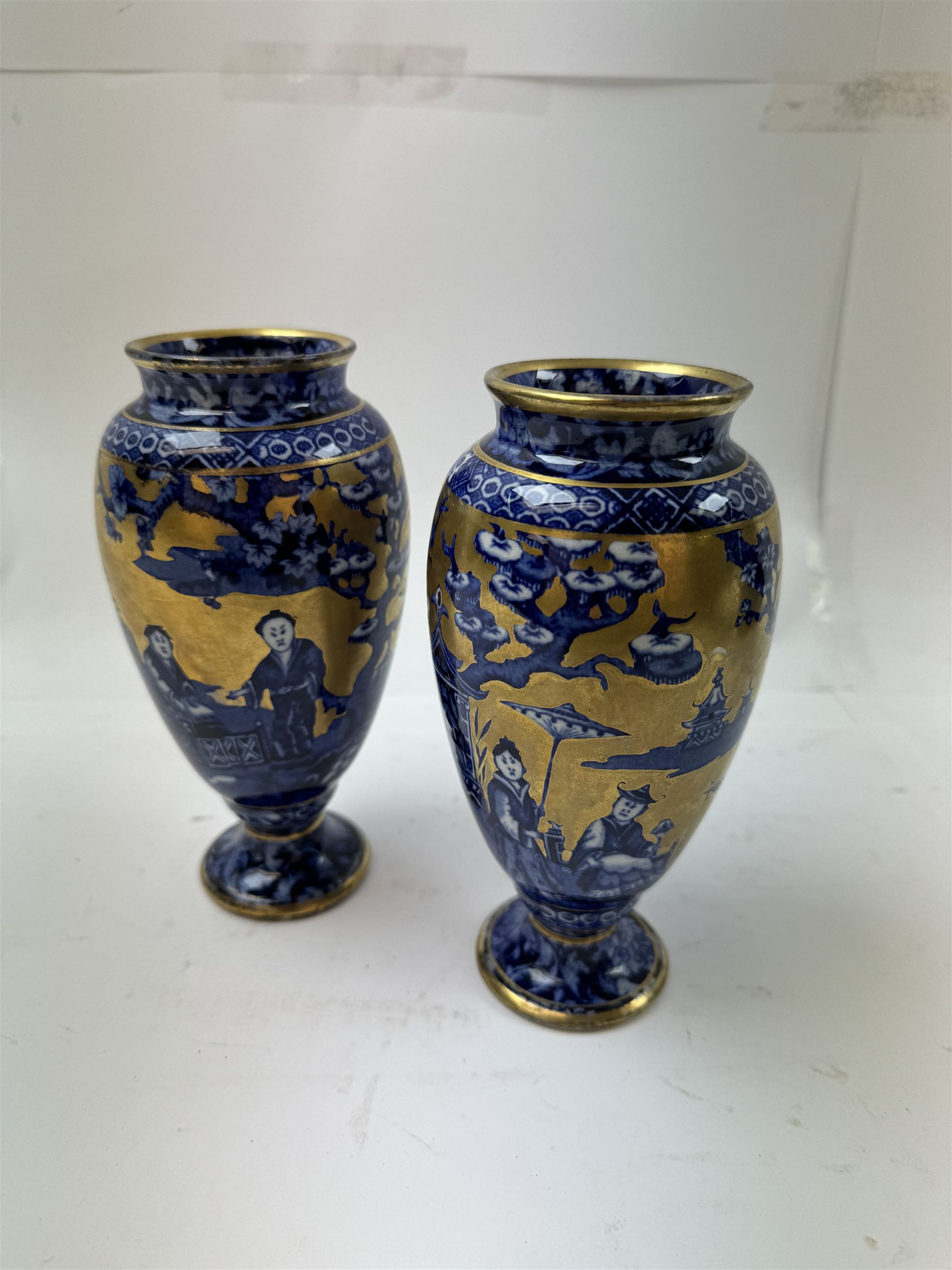 Pair of Foley blue and gilt Chinoiserie pattern vases, H17cm