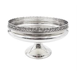 1930s silver pedestal bowl, of circular form, with pierced foliate rim, upon circular foot, hallmarked Blackmore & Fletcher Ltd, London 1931, H12.5cm, D20cm